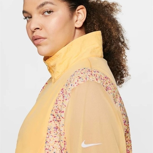 Nike Icon yellow floral Women's Running Jacket Plus Size 1X New - Picture 2 of 14